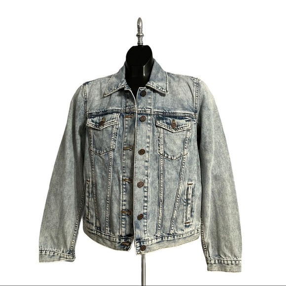 NWT Women's Gap Icon Denim Jacket With Washwell / Size Large - Picture 3 of 6